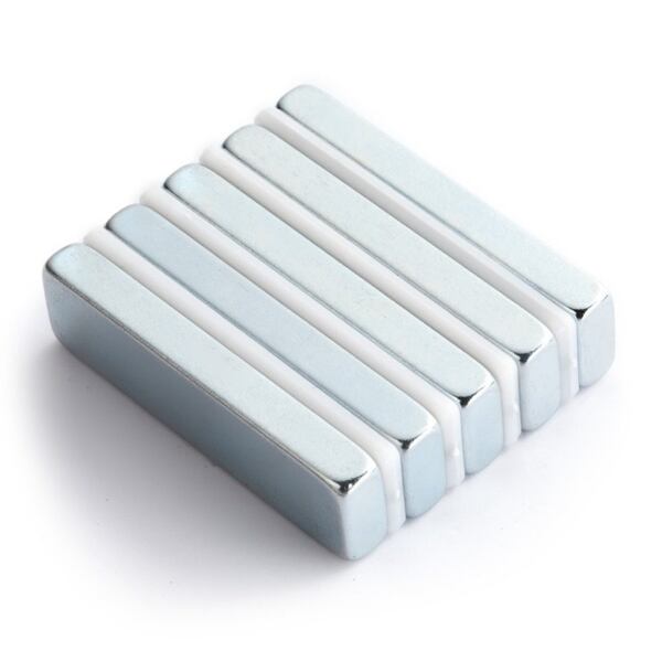 Pozinkované kvádrové magnety. Pozinkované kvádrové magnety.