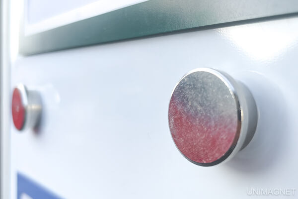 Kovové kancelářské magnety. Kovové kancelářské magnety