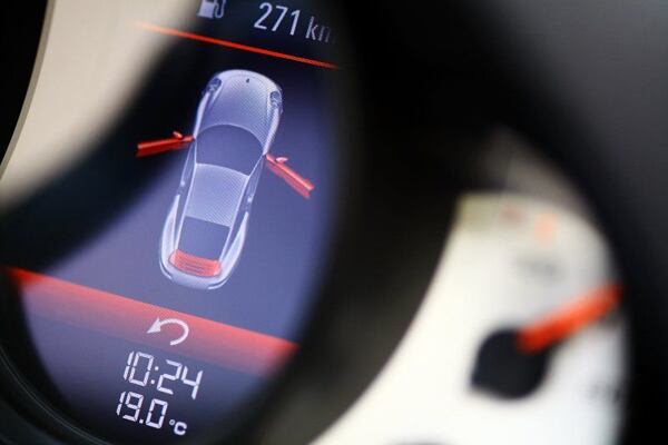 Kontrola otevřených dveří automobilu. Kontrola otevřených dveří automobilu.