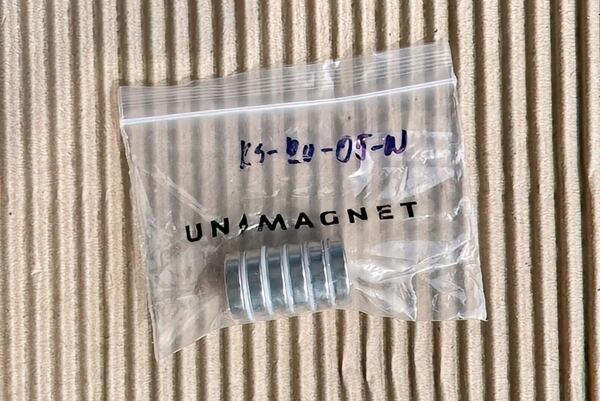 Neodymové magnety v transparentním obalu. Neodymové magnety v transparentním obalu
