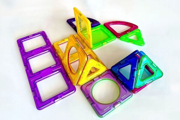 Skládání s Magformers. Skládání s Magformers