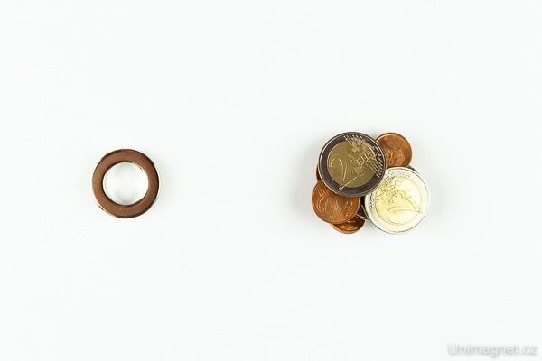 Neodymový kruh, prstenec poslouží i jako peněženka na mince. Neodymový kruh, prstenec poslouží i jako peněženka na mince.