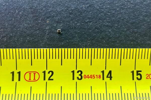 Nejmenší magnetická kostička měří 1 mm. Nejmenší magnetická kostička měří 1 mm