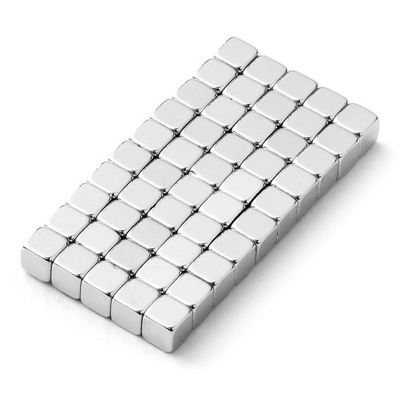 Neodymový magnet kostka 1 mm, síla cca 37 g
