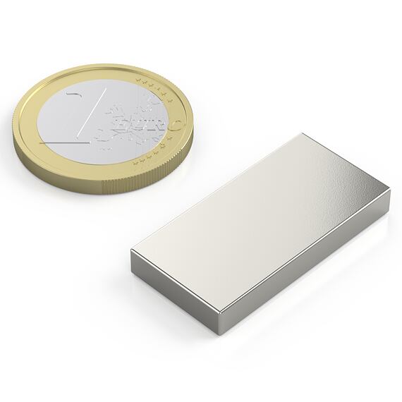 Neodymový magnet kvádr 30 × 15 × 4 mm, N52, poniklovaný, síla 9,4 kg