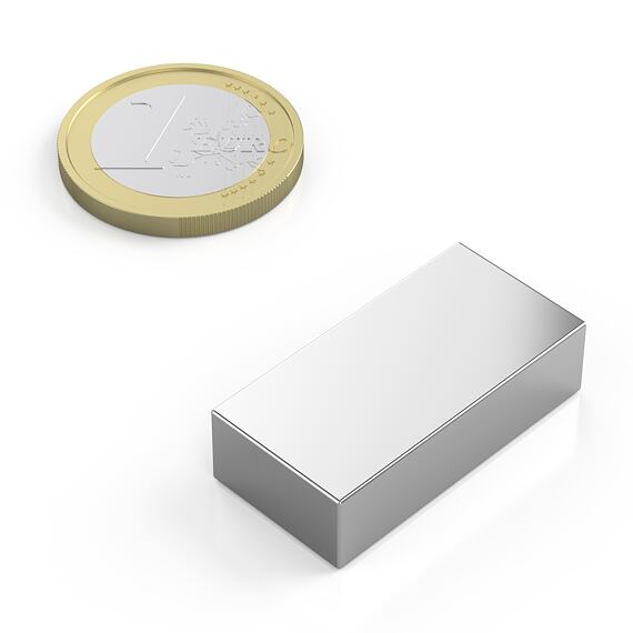 Neodymový magnet kvádr 30 × 15 × 8 mm, poniklovaný, síla 13 kg