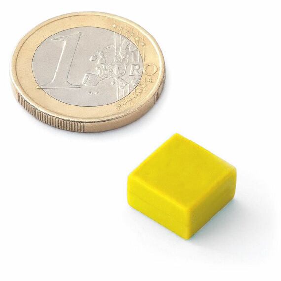 Neodymový magnet kvádr 11,5 × 11,5 × 6,5 mm, žlutý, vodotěsný plast, síla 2 kg
