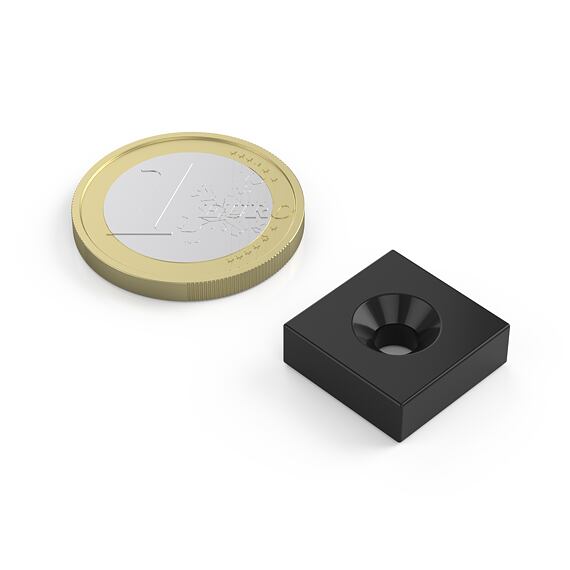 Neodymový magnet kvádr 15 × 15 × 5 mm, s otvorem M4, síla 4,8 kg
