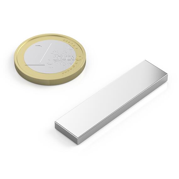 Neodymový magnet kvádr 40 × 10 × 3 mm, síla 4,3 kg