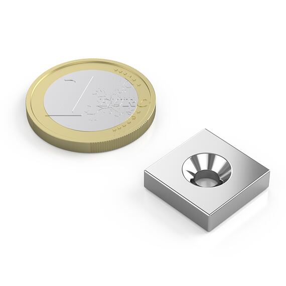 Neodymový magnet kvádr 15 × 15 × 4 mm, s otvorem M4, síla 4 kg