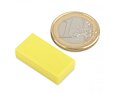 Neodymový magnet kvádr 25,4 × 12,7 × 6,3 mm, žlutý, vodotěsný plast, síla 3,8 kg